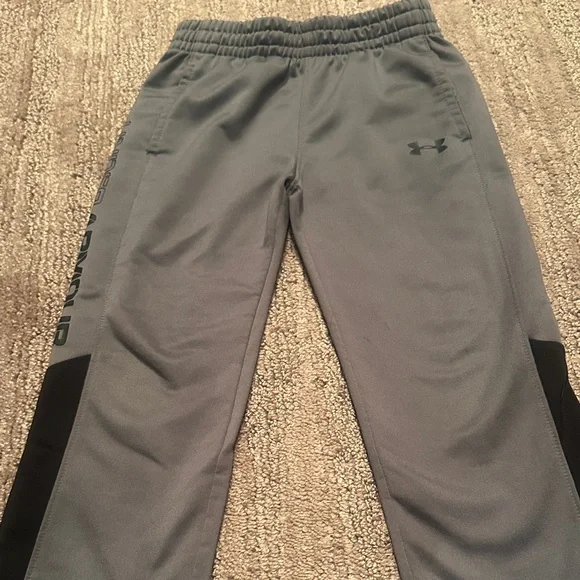 Under Armour lot. 3 long sleeve shirts and 1 pants size 3T - Picture 2 of 12